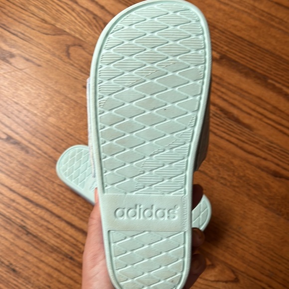 Adidas Adilette Comfort Slides - Men’s size 7 but fits women’s 8/8.5 - Picture 4 of 4